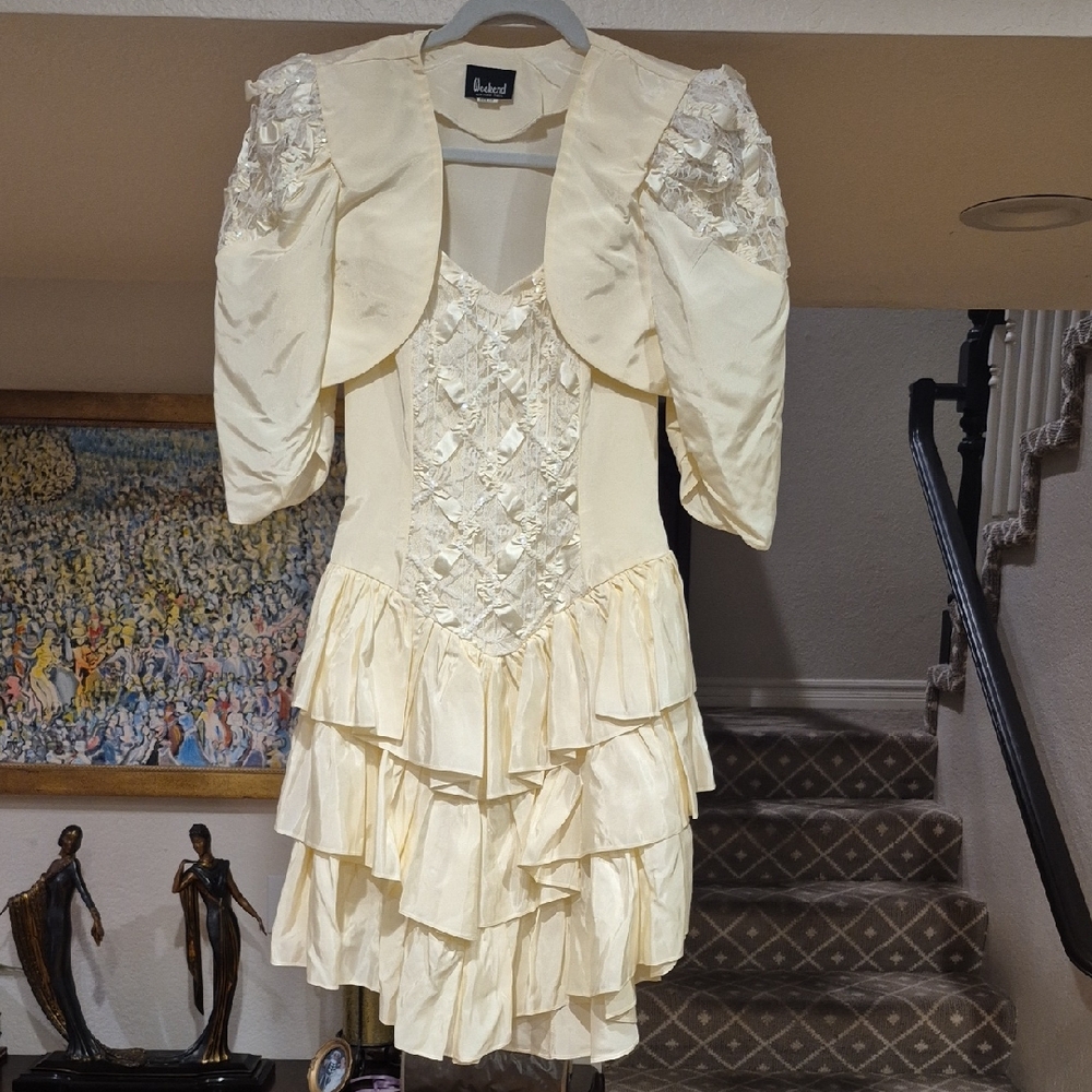 Vintage Weekend Brand Elegant Cream Ruffled Mini Dress Sz Sml